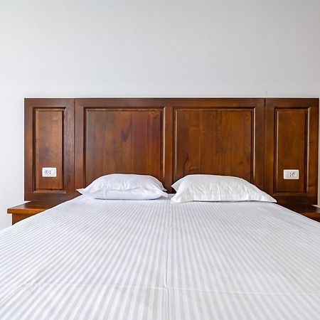 Voyager Hotel Navodari Bagian luar foto