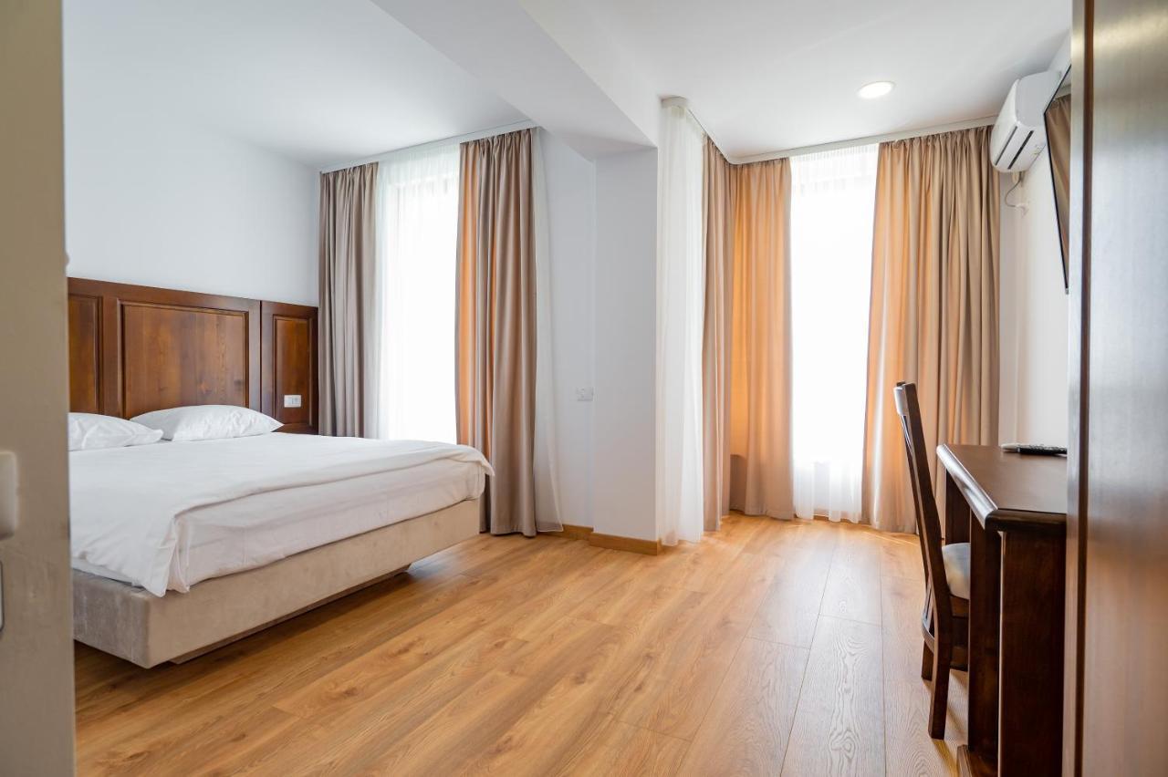 Voyager Hotel Navodari Bagian luar foto