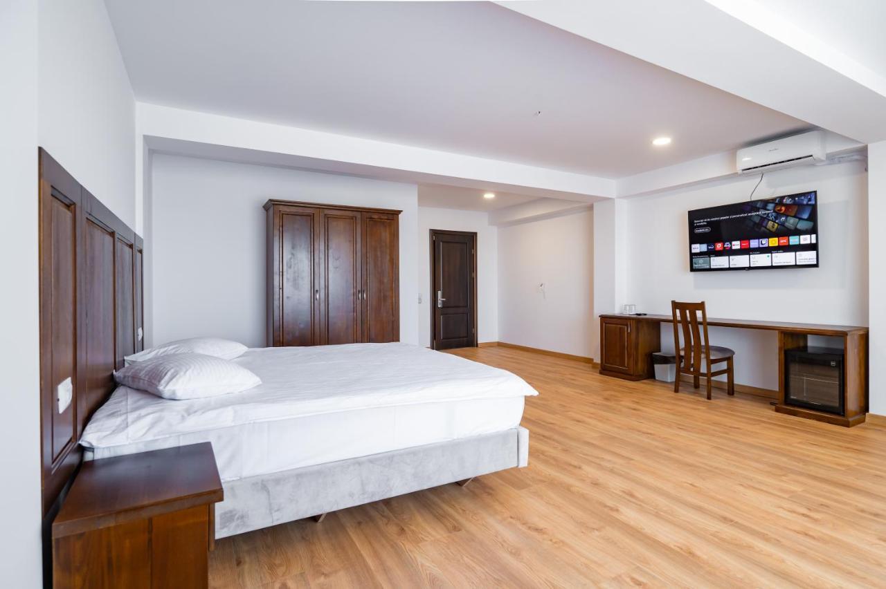 Voyager Hotel Navodari Bagian luar foto