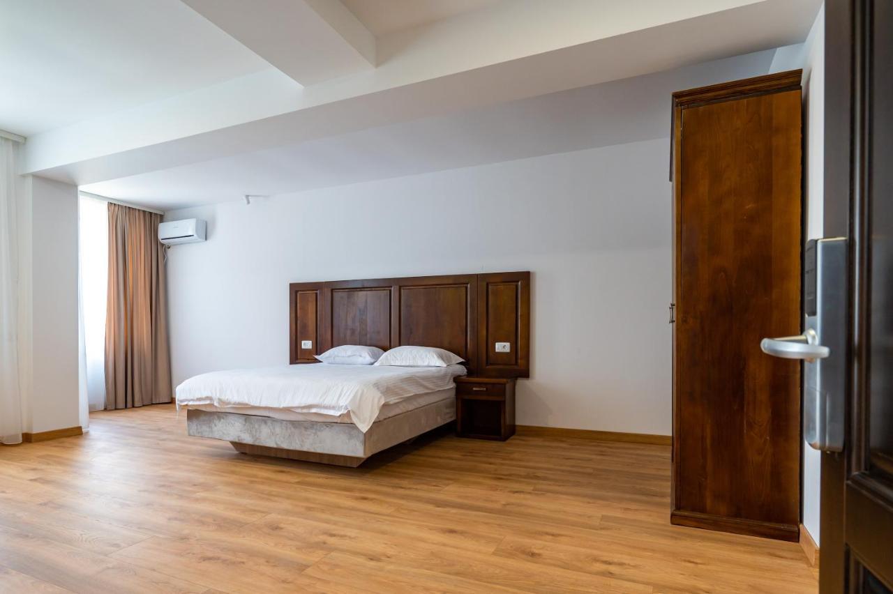 Voyager Hotel Navodari Bagian luar foto