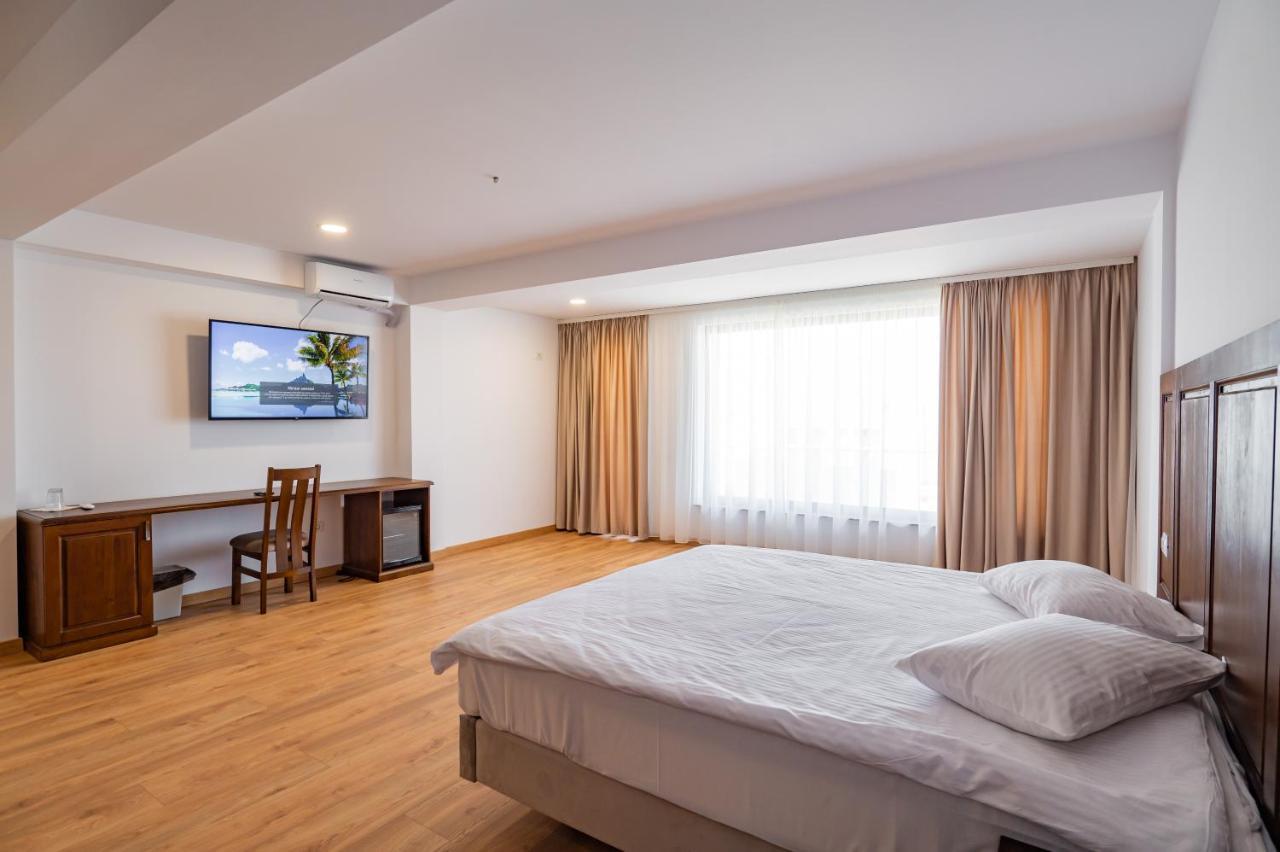Voyager Hotel Navodari Bagian luar foto