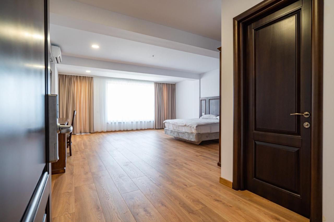 Voyager Hotel Navodari Bagian luar foto