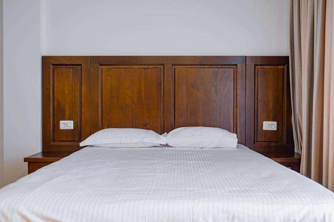 Voyager Hotel Navodari Bagian luar foto
